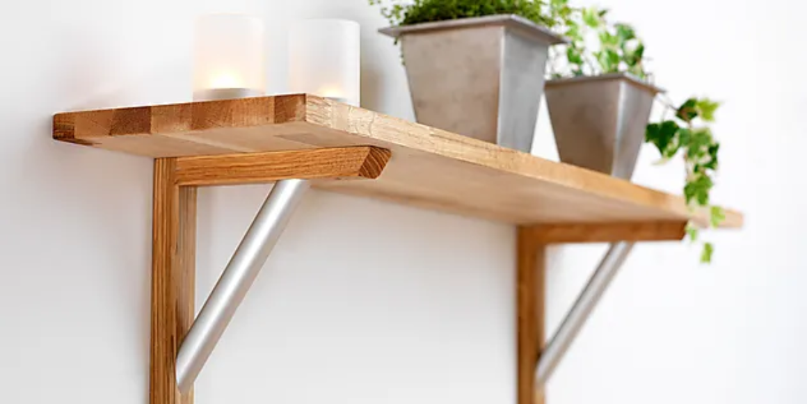 kjøkkenhylle bygget av hobbyplate og hylleknekter