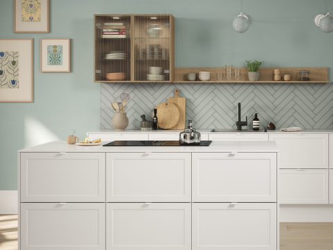 Et kjøkkenoppsett med øy kan tilpasses med benkeplass eller sitteplasser. Den store arbeidsflaten gir rom for alt fra matlaging til leksearbeid. Her modellen Bello fra Aubo. Et kjøkkenoppsett med øy kan tilpasses med benkeplass eller sitteplasser. Den store arbeidsflaten gir rom for alt fra matlaging til leksearbeid. Her modellen Bello fra Aubo.