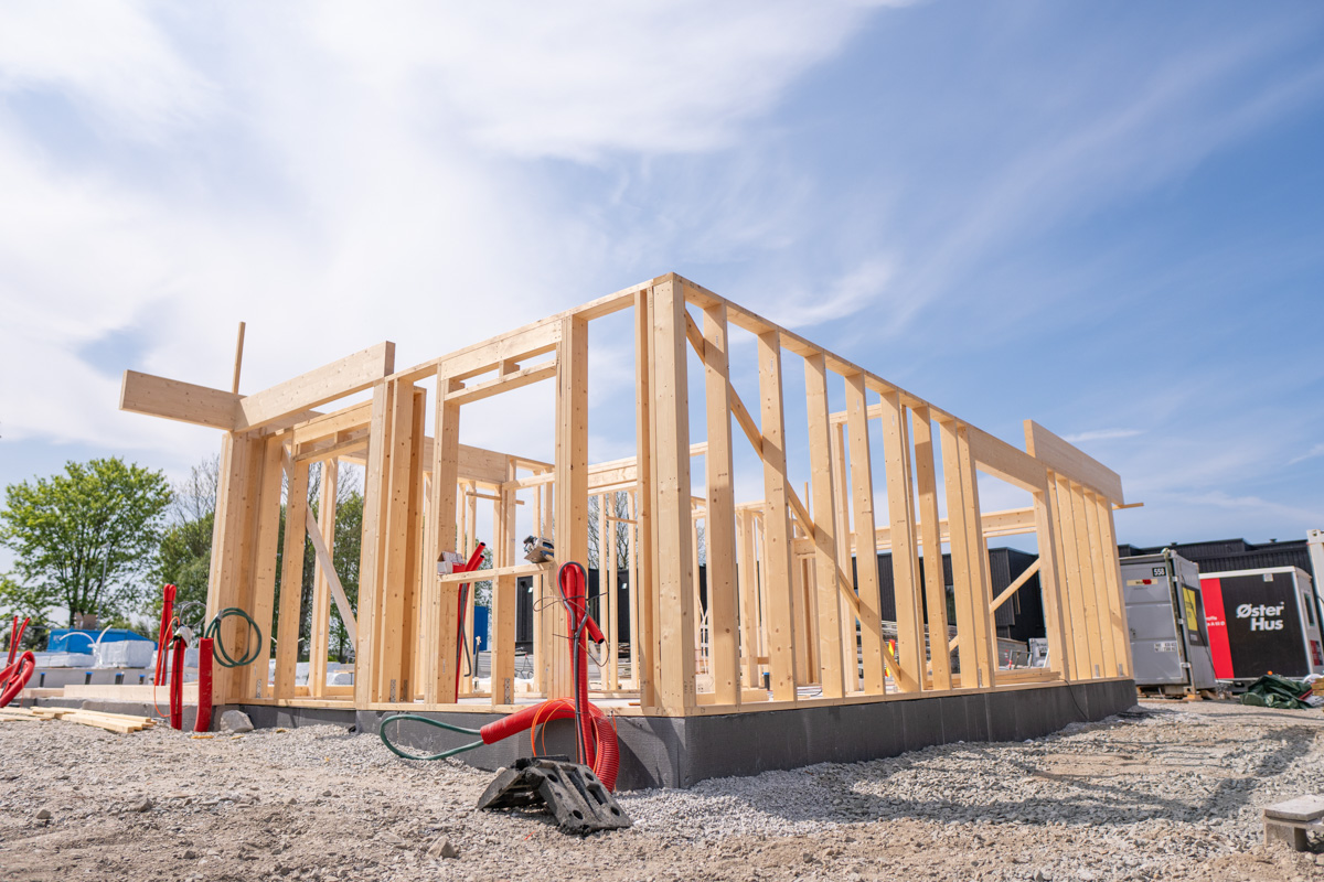 Industriell bygging med precut og elementer.