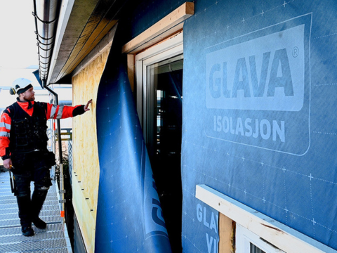 Glava Veggplate 31 montert på utsiden av yttervegg