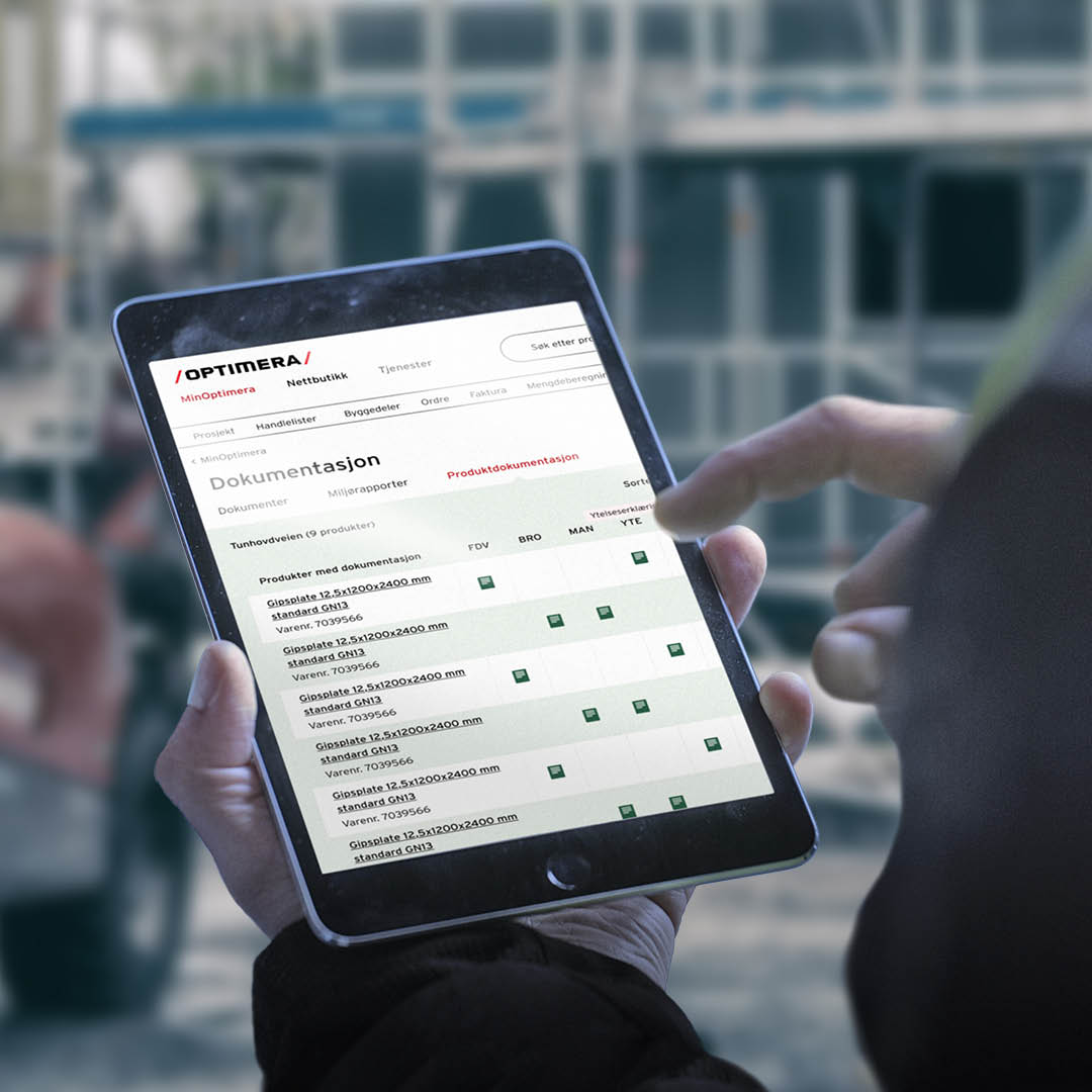 Byggmester som bruker MinOptimera til å se dokumentasjon på byggevarene han har kjøpt til sitt byggeprosjekt.
